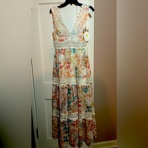 Beautiful NWT spring/summer floral lace maxi, M